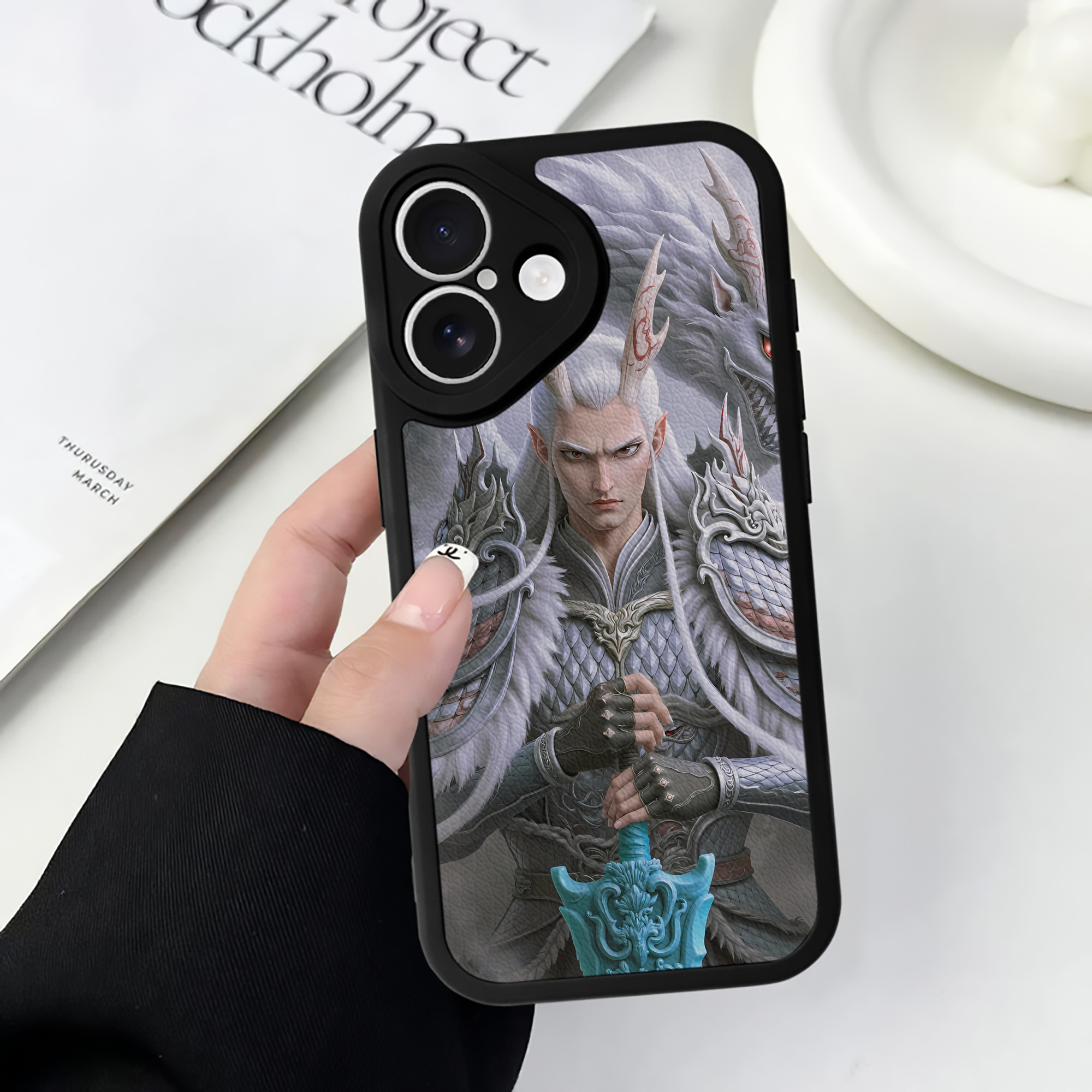 （画像用） Ne Zha 2 ナタ 魔童の大暴れ 【iPhone 16シリーズ対応】シリコンスマホケース（レザー調） 材質：シリコン